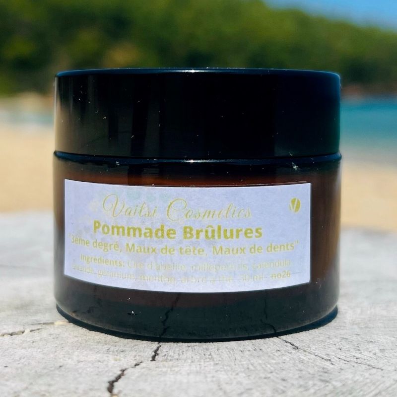 Traitez les brûlures et les douleurs avec notre pommade à l'argile. Visitez notre page pour en savoir plus sur ses multiples utilisations - VAITSI COSMETICS