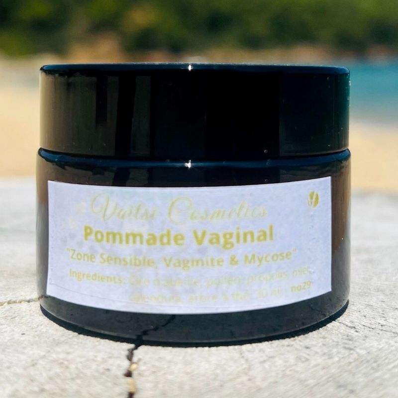 Prenez soin de la zone sensible avec notre pommade à la cire d’abeille et calendula. Découvrez comment elle peut aider en cas de vaginite et de problèmes fongiques - VAITSI COSMETICS