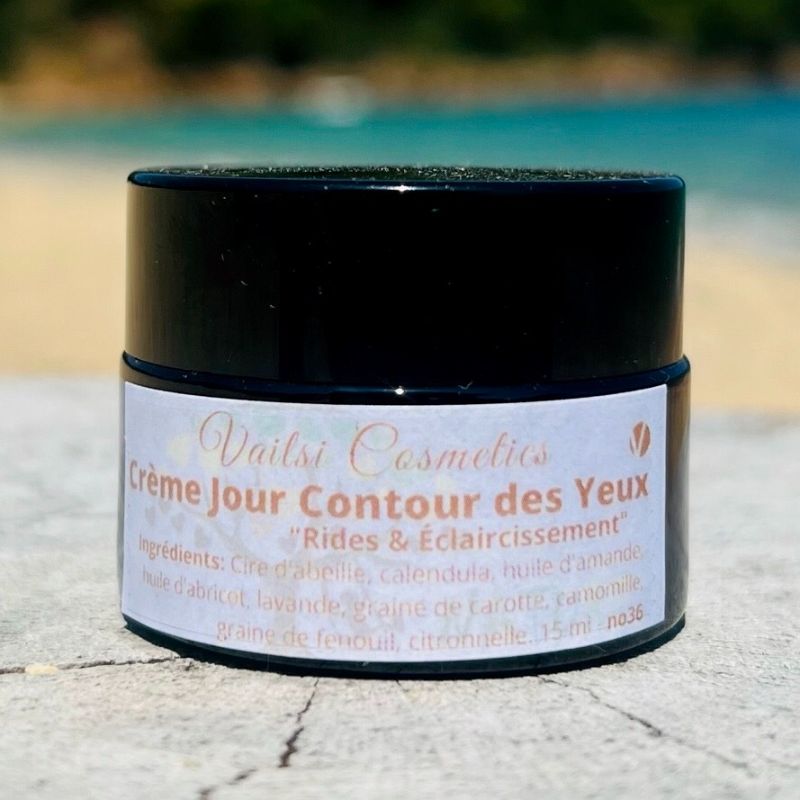 Traiter les rides et éclaircir le contour des yeux avec la Crème de Jour. Visitez notre site web pour plus d'informations - VAITSI COSMETICS