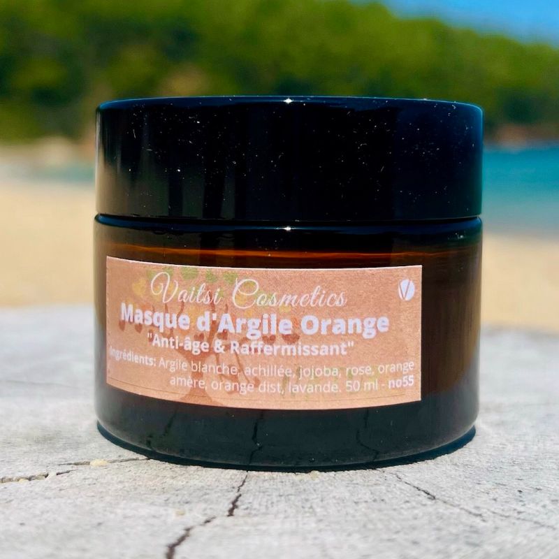 Renouvelez votre peau avec le masque d’argile à l'orange pour un effet raffermissant et anti-âge. En savoir plus sur notre page - VAITSI COSMETICS