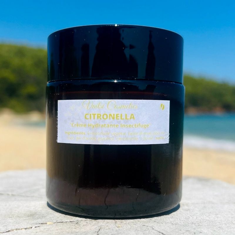 Protégez-vous des insectes avec la crème hydratante anti-insectes CITRONELLA. Découvrez comment profiter des nuits d'été sans désagréments - VAITSI COSMETICS